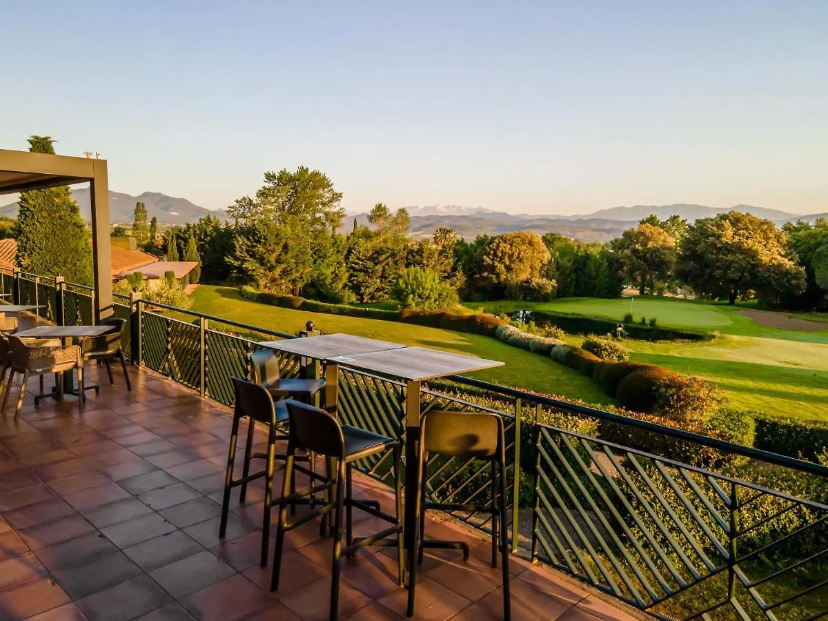 Apartahotel Suites Vila Birdie Navata