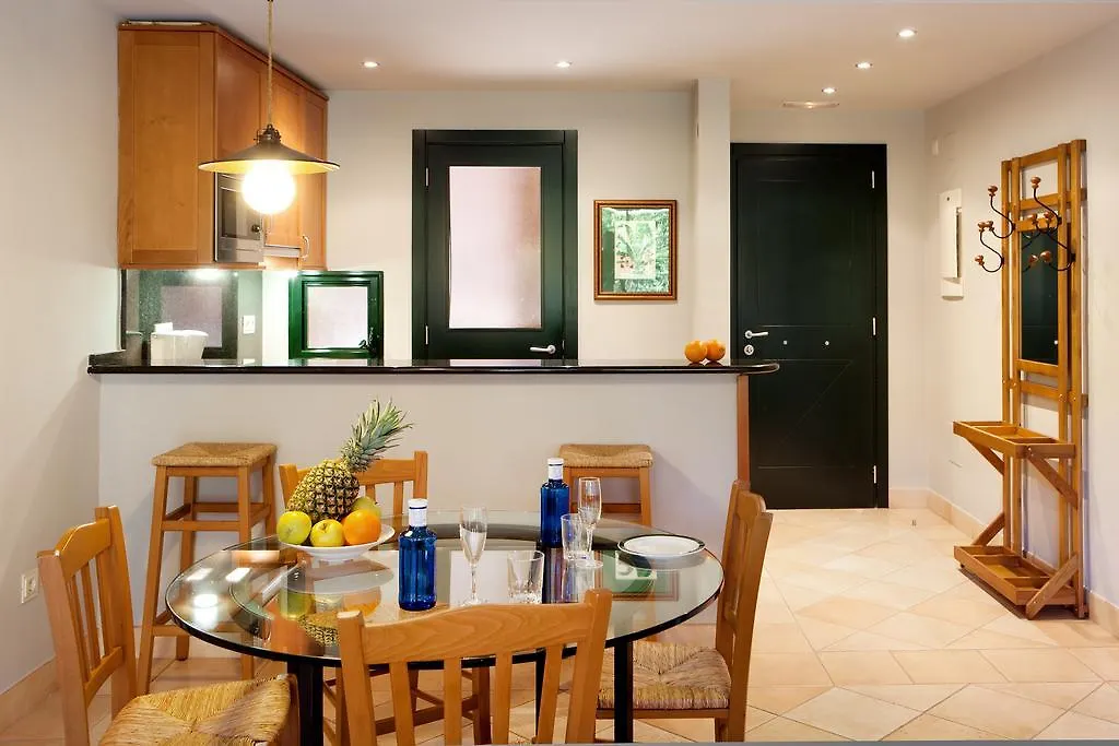Apartahotel Suites Vila Birdie Navata