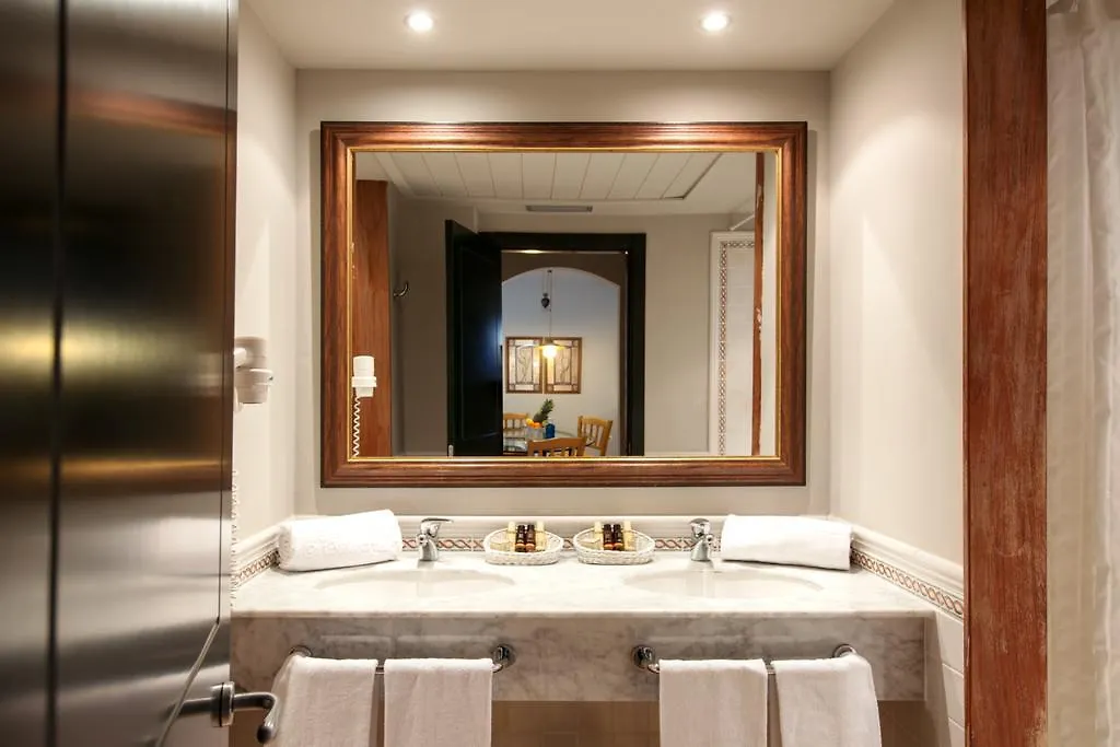 Apartahotel Suites Vila Birdie Navata Spanje