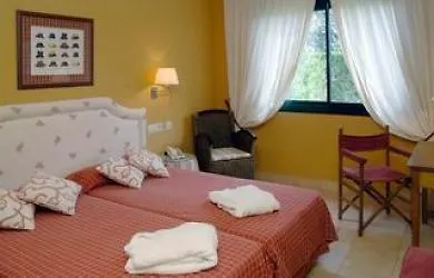 Apartahotel Suites Vila Birdie Navata Aparthotel