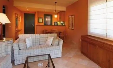 Apartahotel Suites Vila Birdie Navata