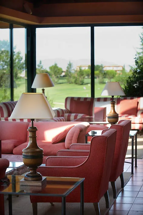 Apartahotel Suites Vila Birdie Navata