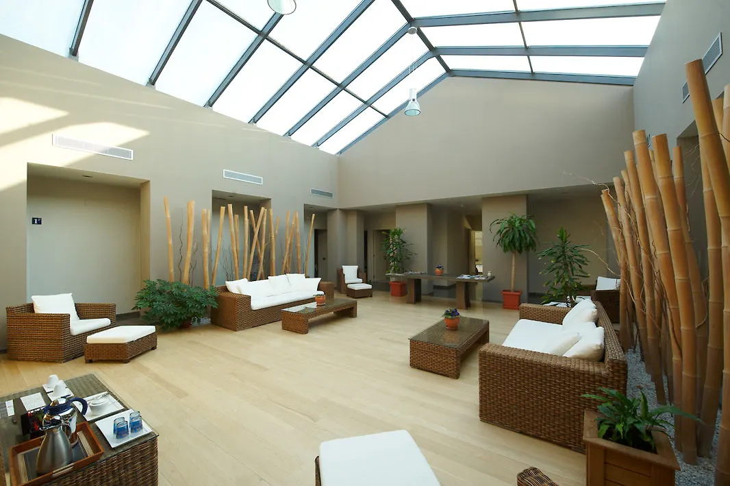 Apartahotel Suites Vila Birdie Navata Aparthotel