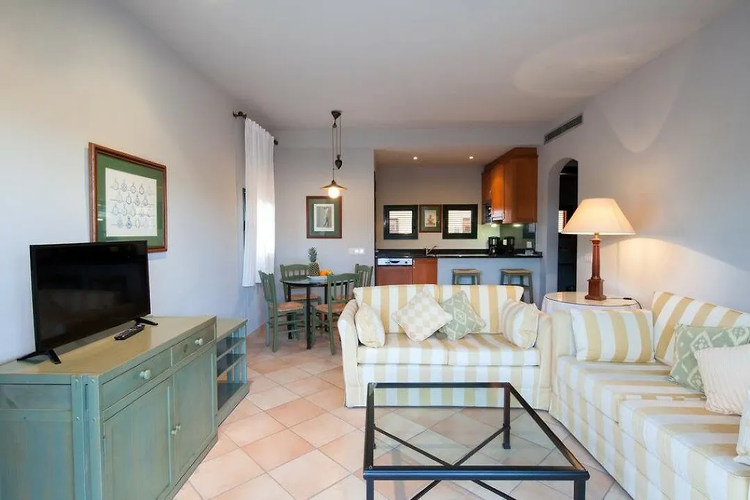 Apartahotel Suites Vila Birdie Navata 4*,